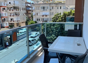 موقع مميز - شقة غرفتين وصالة ضمن مجمع سكني - جانب شاطئ كليوباترا / الانيا 