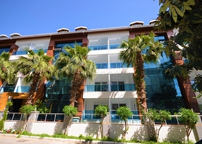 موقع مميز - شقة غرفتين وصالة ضمن مجمع سكني - جانب شاطئ كليوباترا / الانيا 