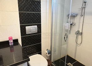 موقع مميز - شقة غرفتين وصالة ضمن مجمع سكني - جانب شاطئ كليوباترا / الانيا 