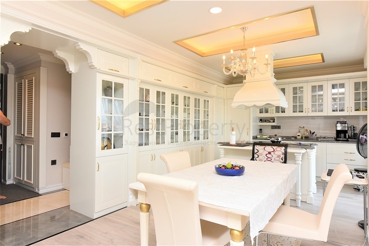 شقق 4+1 في مجمع فاخر 