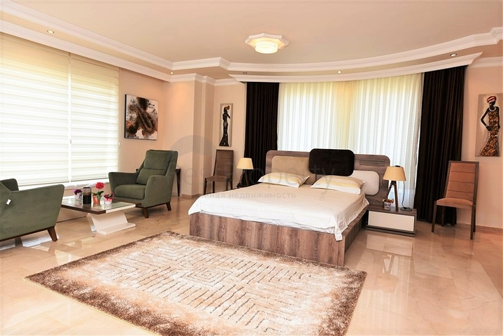 فيلا مطلة على البحر الأبيض المتوسط في منطقة دميرتاش