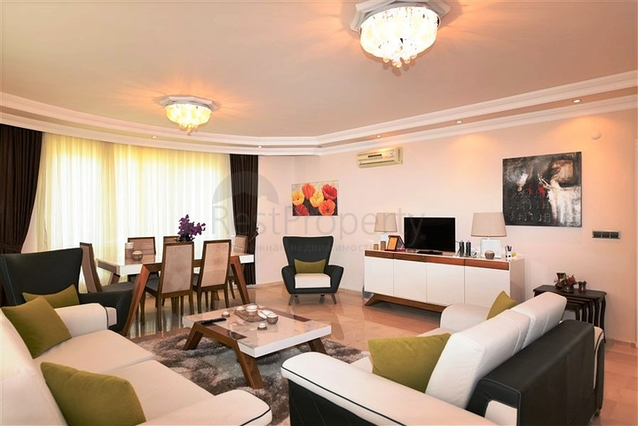 فيلا مطلة على البحر الأبيض المتوسط في منطقة دميرتاش