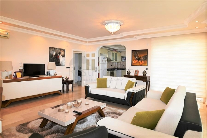 فيلا مطلة على البحر الأبيض المتوسط في منطقة دميرتاش