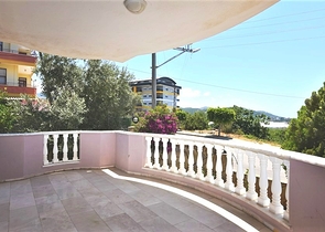 فيلا مطلة على البحر الأبيض المتوسط في منطقة دميرتاش