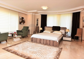 فيلا مطلة على البحر الأبيض المتوسط في منطقة دميرتاش