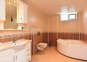 فيلا مطلة على البحر الأبيض المتوسط في منطقة دميرتاش