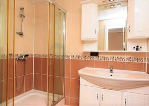 فيلا مطلة على البحر الأبيض المتوسط في منطقة دميرتاش