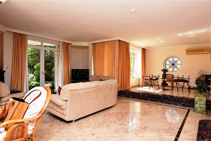 فيلا في منطقة كوناكلي