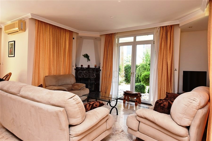 فيلا في منطقة كوناكلي