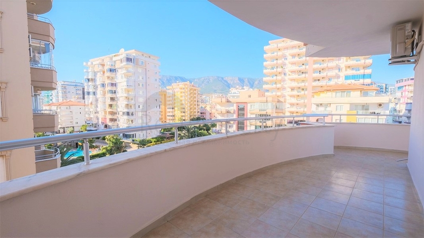 شقة بمساحة كبيرة في محمودلار