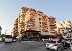 شقة بمساحة كبيرة في محمودلار