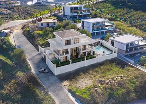 فيلا مطلة على البحر 5 + 1 في منطقة كارجيجاك