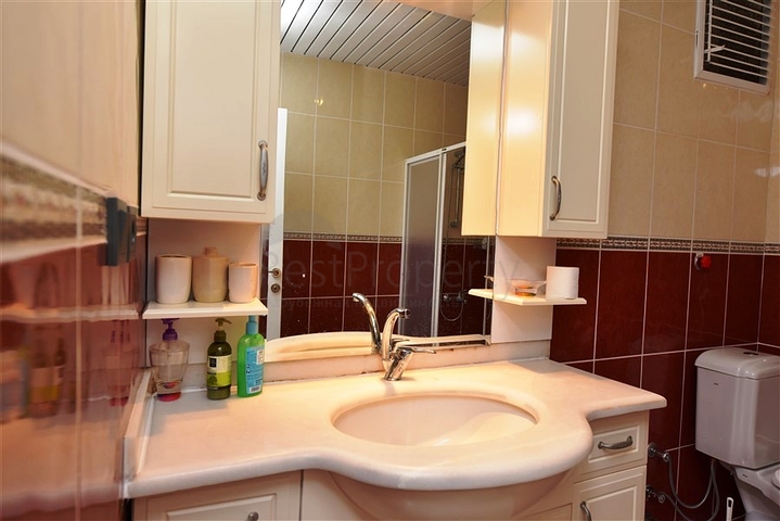 شقة 2+1 مع مطبخ منفصل في منطقة محمودلار