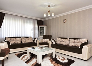 شقة 2+1 مع مطبخ منفصل في منطقة محمودلار