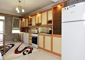 شقة 2+1 مع مطبخ منفصل في منطقة محمودلار