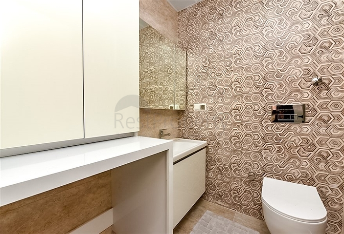 شقة 1+1 في أوبا في مجمع قيد الإنشاء 