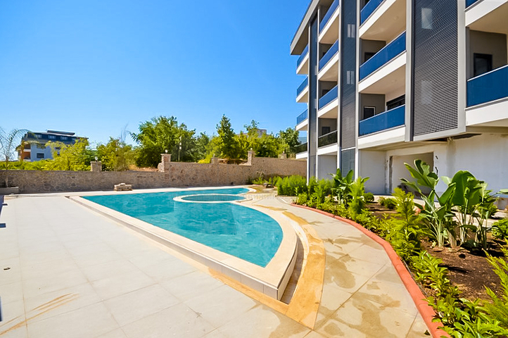 شقة 1+1 في أوبا في مجمع قيد الإنشاء 