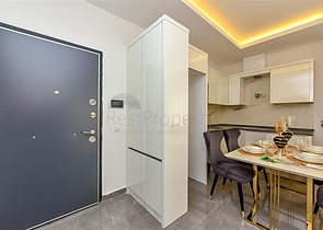 شقة 1+1 في أوبا في مجمع قيد الإنشاء 