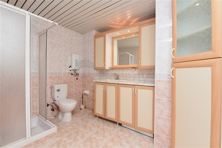 1 + 1 شقة للإيجار في وسط ألانيا