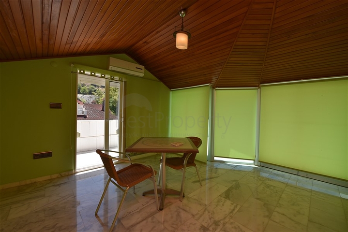 فيلا فسيحة 7 + 1 في منطقة كيستيل