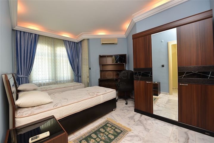 فيلا فسيحة 7 + 1 في منطقة كيستيل