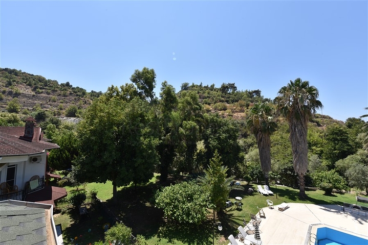 فيلا فسيحة 7 + 1 في منطقة كيستيل