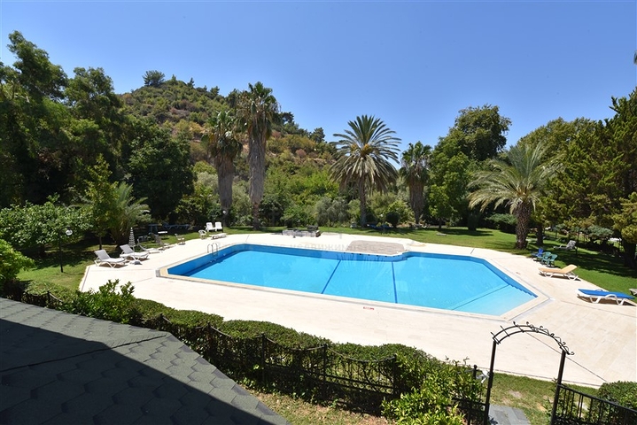 فيلا فسيحة 7 + 1 في منطقة كيستيل