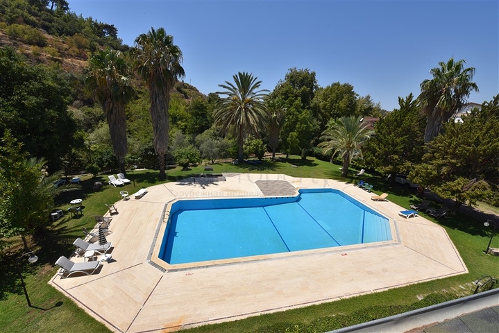 فيلا فسيحة 7 + 1 في منطقة كيستيل