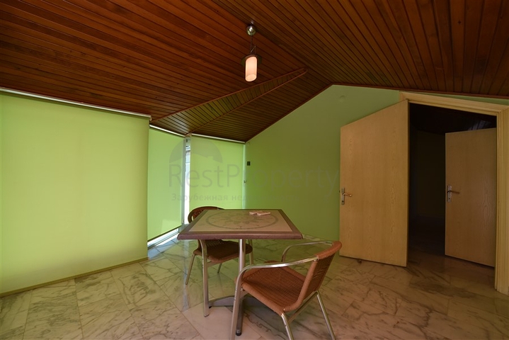 فيلا فسيحة 7 + 1 في منطقة كيستيل