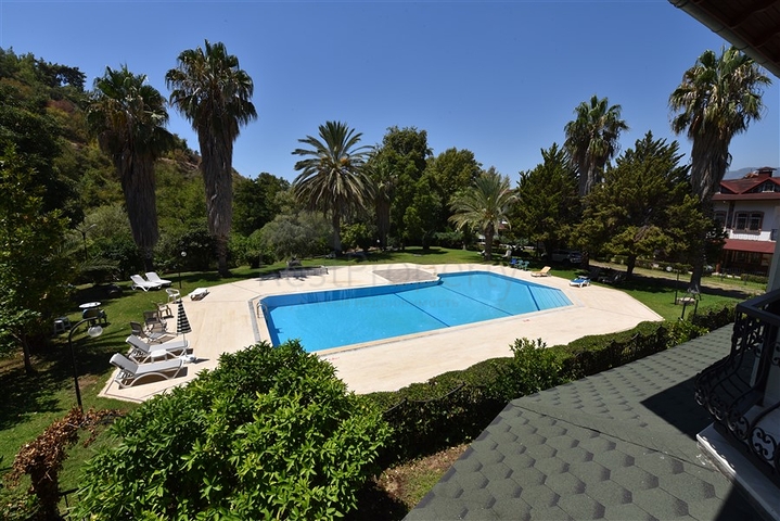 فيلا فسيحة 7 + 1 في منطقة كيستيل