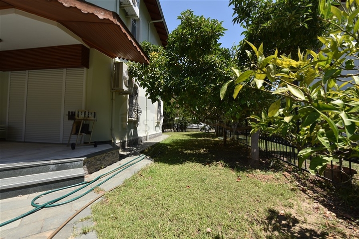 فيلا فسيحة 7 + 1 في منطقة كيستيل