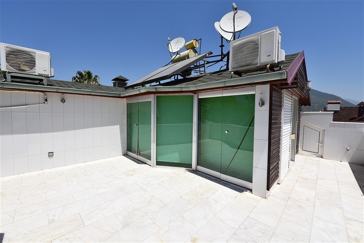 فيلا فسيحة 7 + 1 في منطقة كيستيل