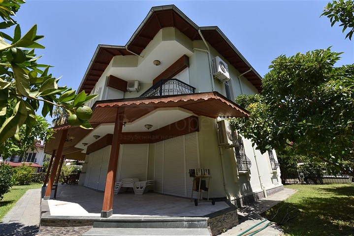 فيلا فسيحة 7 + 1 في منطقة كيستيل