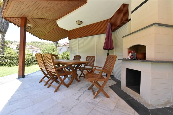 فيلا فسيحة 7 + 1 في منطقة كيستيل