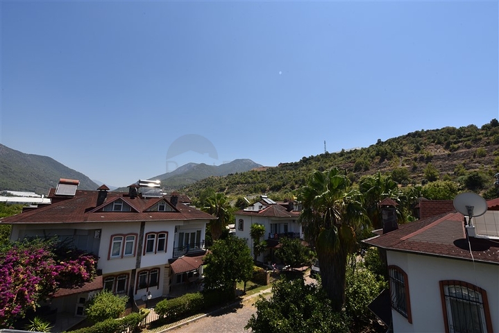 فيلا فسيحة 7 + 1 في منطقة كيستيل