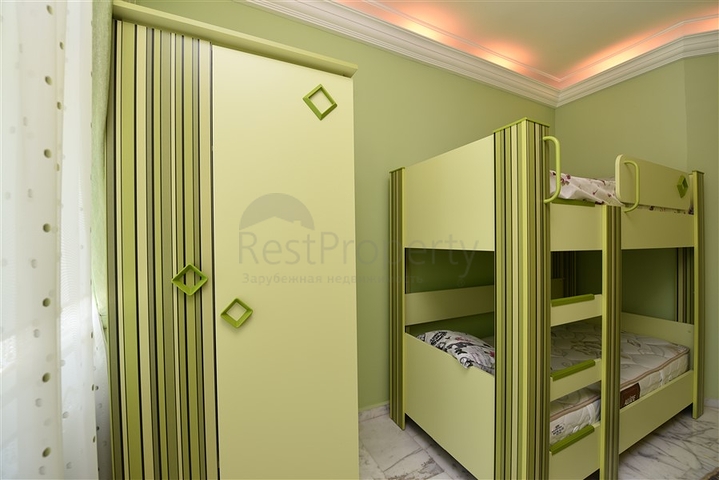 فيلا فسيحة 7 + 1 في منطقة كيستيل