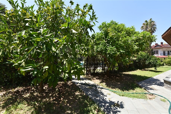 فيلا فسيحة 7 + 1 في منطقة كيستيل