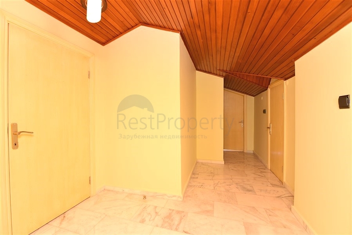 فيلا فسيحة 7 + 1 في منطقة كيستيل