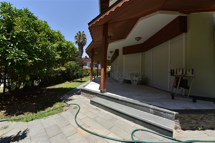 فيلا فسيحة 7 + 1 في منطقة كيستيل