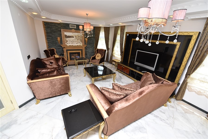 فيلا فسيحة 7 + 1 في منطقة كيستيل