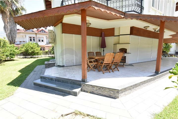 فيلا فسيحة 7 + 1 في منطقة كيستيل