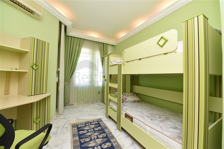 فيلا فسيحة 7 + 1 في منطقة كيستيل