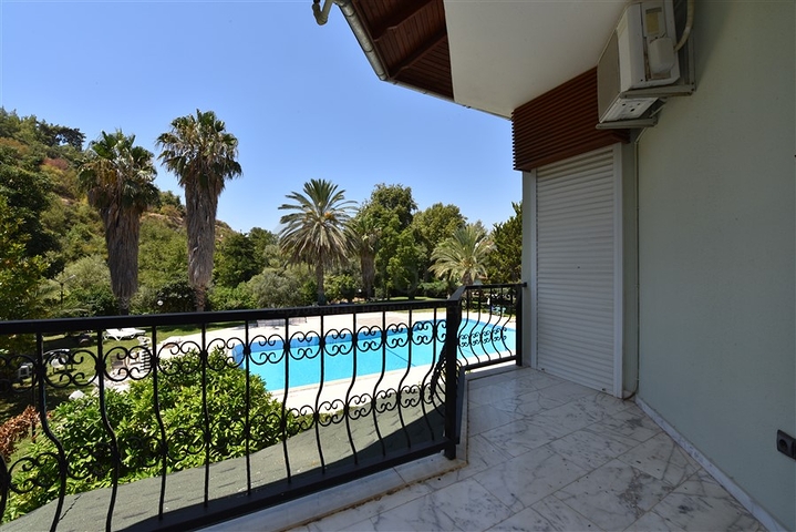 فيلا فسيحة 7 + 1 في منطقة كيستيل