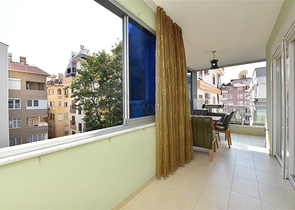 شقة 3+1 بالقرب من البحر في وسط ألانيا