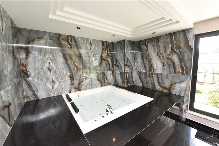 شقة بغرفتي نوم للإيجار 300 متر من شاطئ كليوباترا