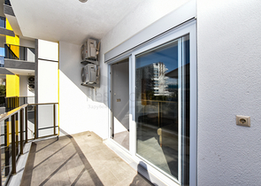 شقة في مجمع جديد 1 + 1 في حي أفسالار