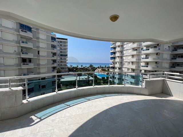 شقة 2 + 1 على السطر الأول مطلة على البحر