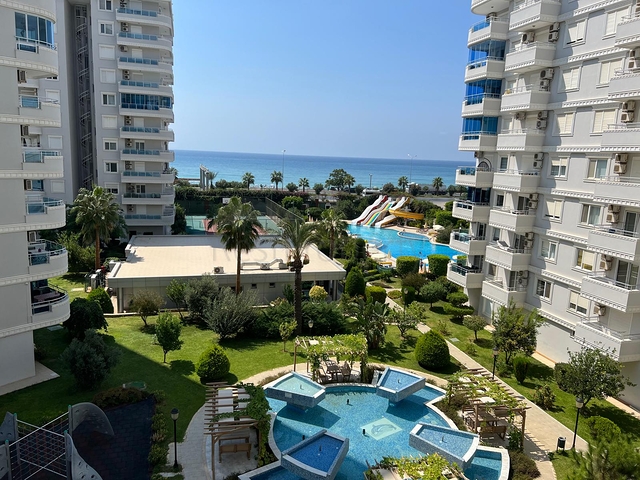 شقة 2 + 1 على السطر الأول مطلة على البحر