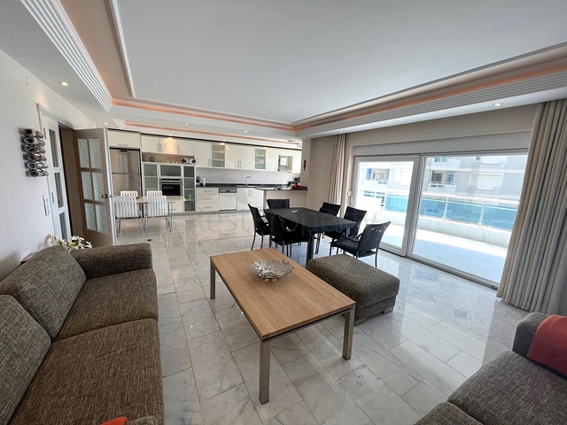 شقة 2 + 1 على السطر الأول مطلة على البحر