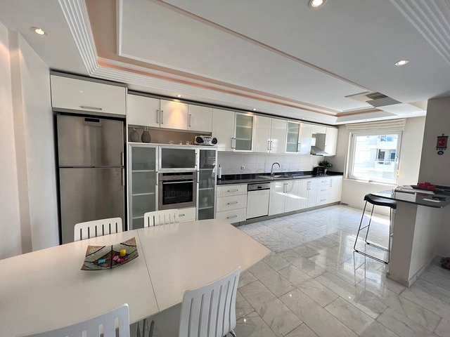 شقة 2 + 1 على السطر الأول مطلة على البحر